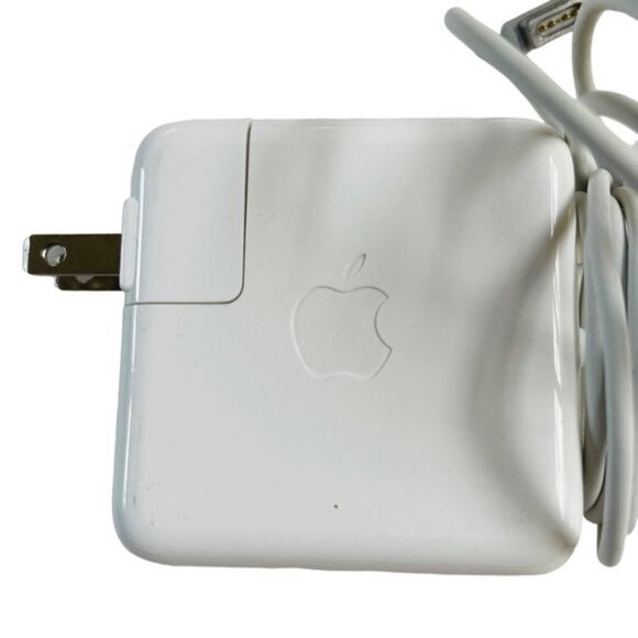 Apple Magsafe Power Adapter 45 W Model A1374 Replacement - Picture 3 of 6